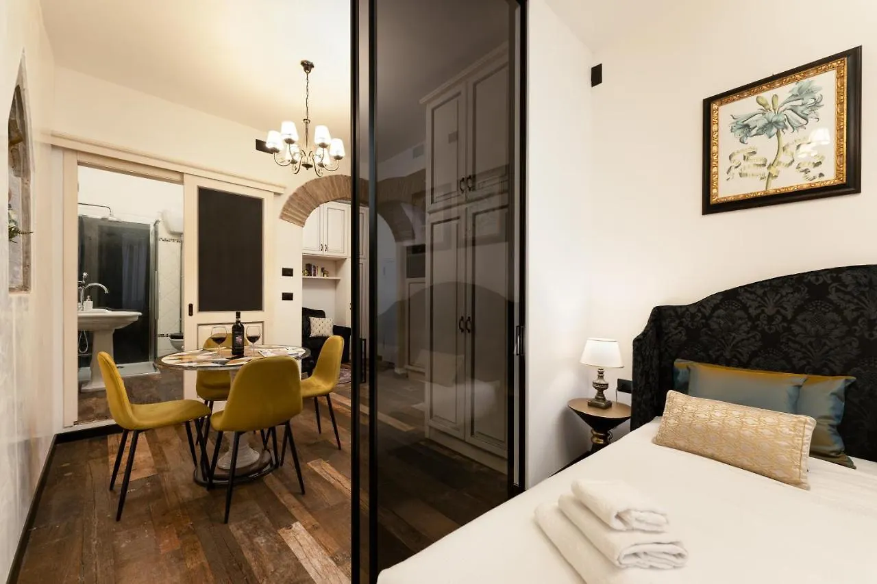 Pitti Elegant Suite Florence Apartment
