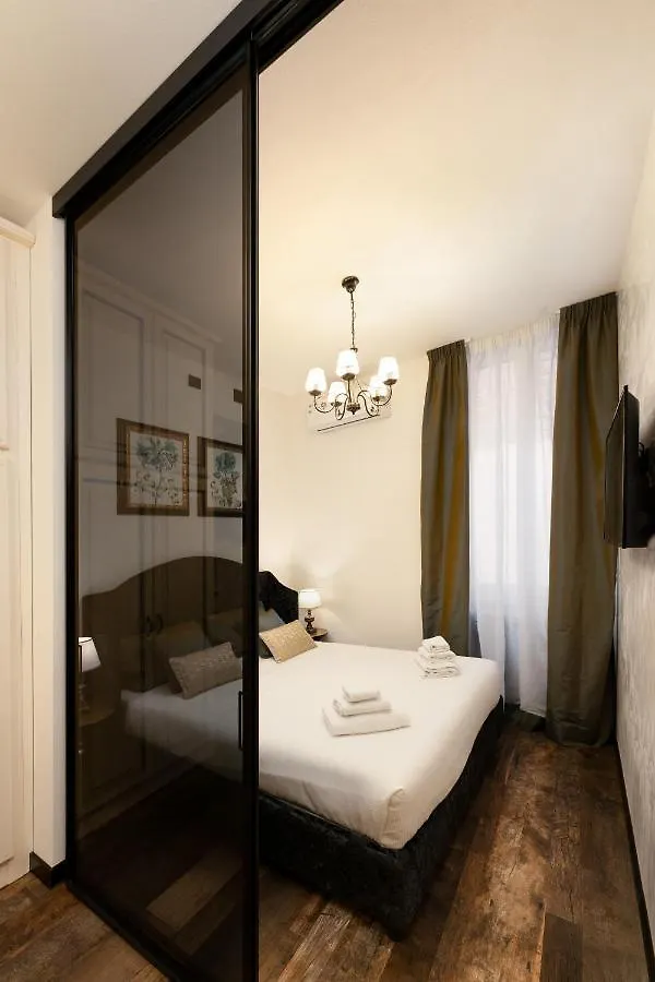 Pitti Elegant Suite Florence Italy